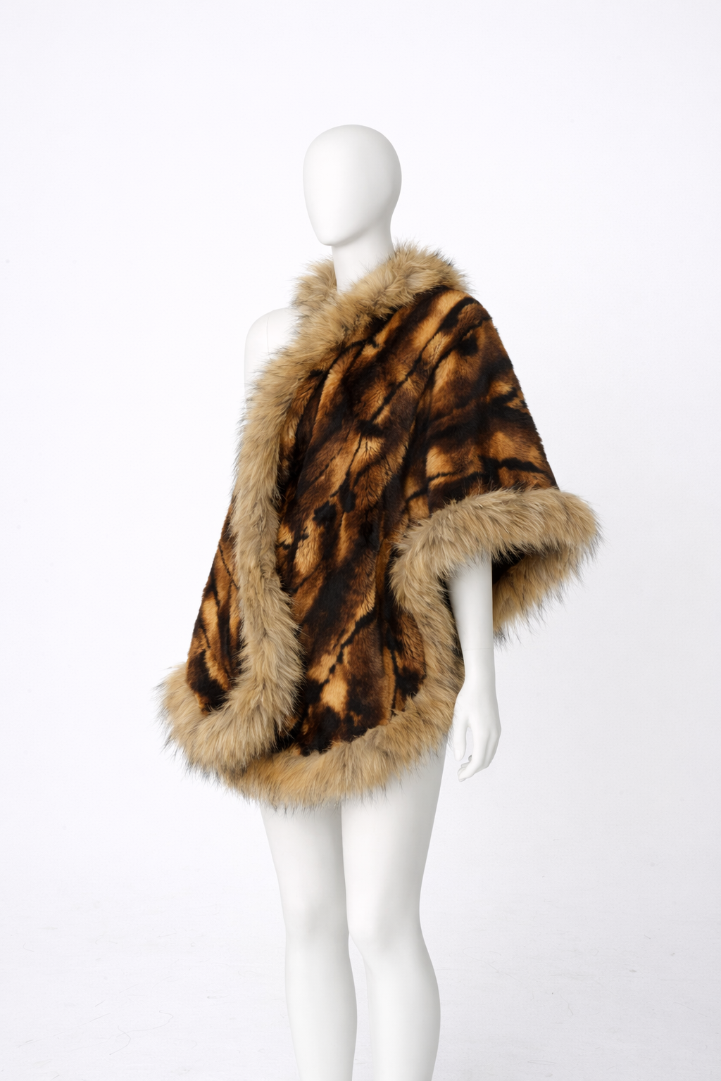The Velmora Cape - Fox fur trim