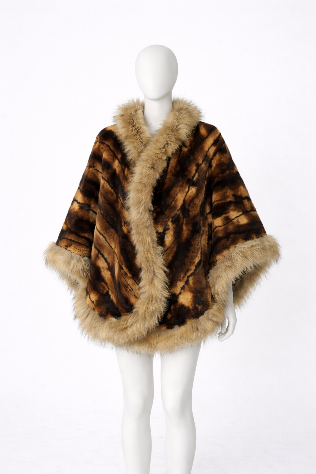 The Velmora Cape - Fox fur trim