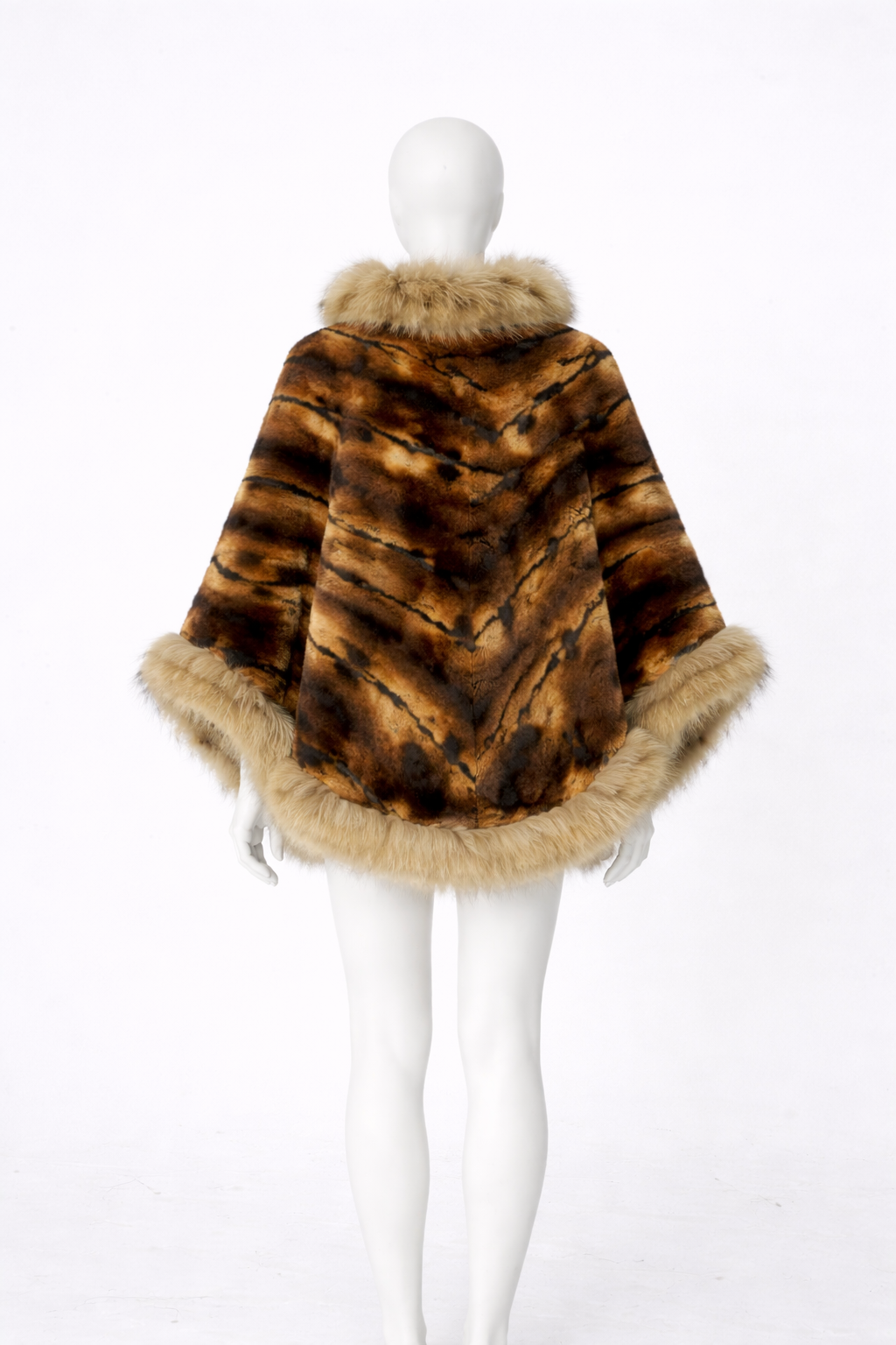 The Velmora Cape - Fox fur trim